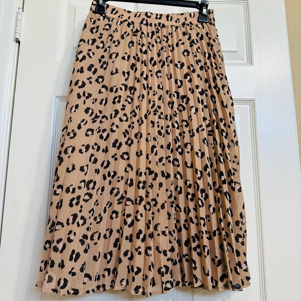 A New Day Leopard Print Pleated Skirt Size XS 💗